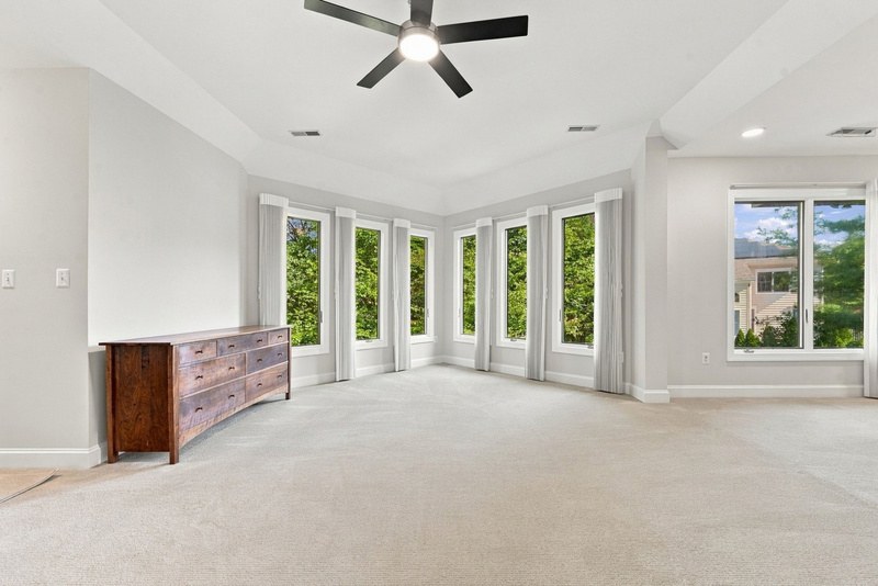 Owner’s suite sitting area